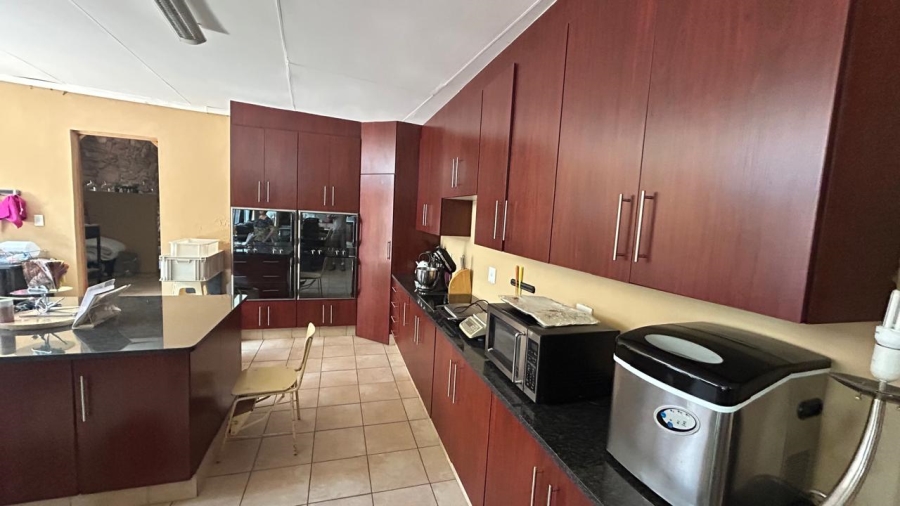 Commercial Property for Sale in Zuurplaat A H North West